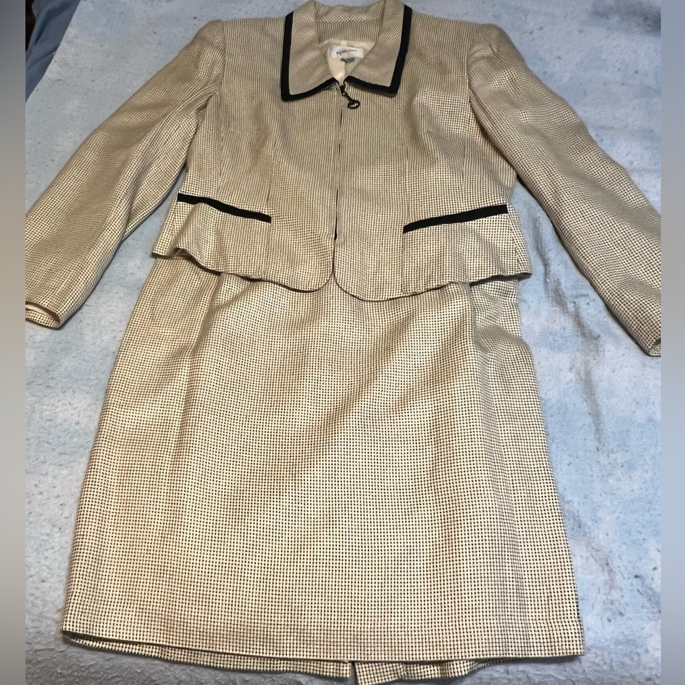 Vintage Jacqueline Ferrar Tan and Black Pencil Skirt Knee-Length Work